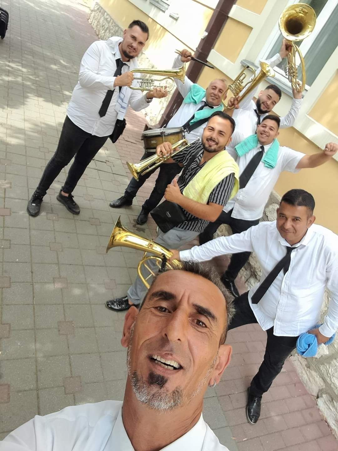 Trubaci ispred opstine u Soko Banji 